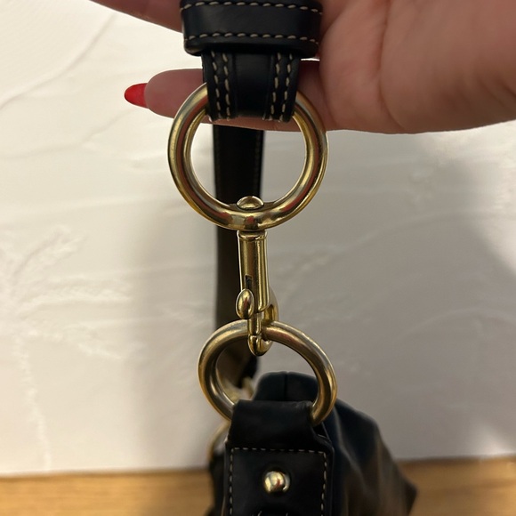 SOLD - COACH HAMPTON MEDIUM SHOULDER BAG - F10205 - Picture 4 of 8